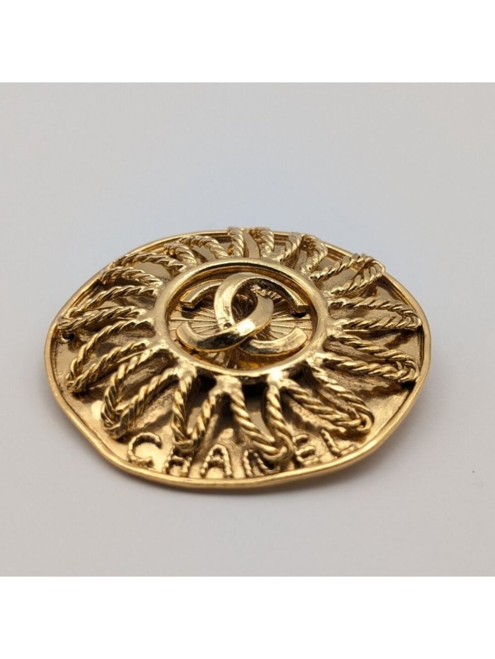 Chanel Brooch CC Logo Gold Sun Round Vintage - Picture 2 of 6